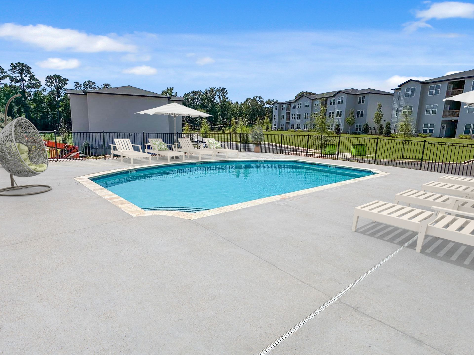 Pool and apartment buildings at Platform Warner Robins